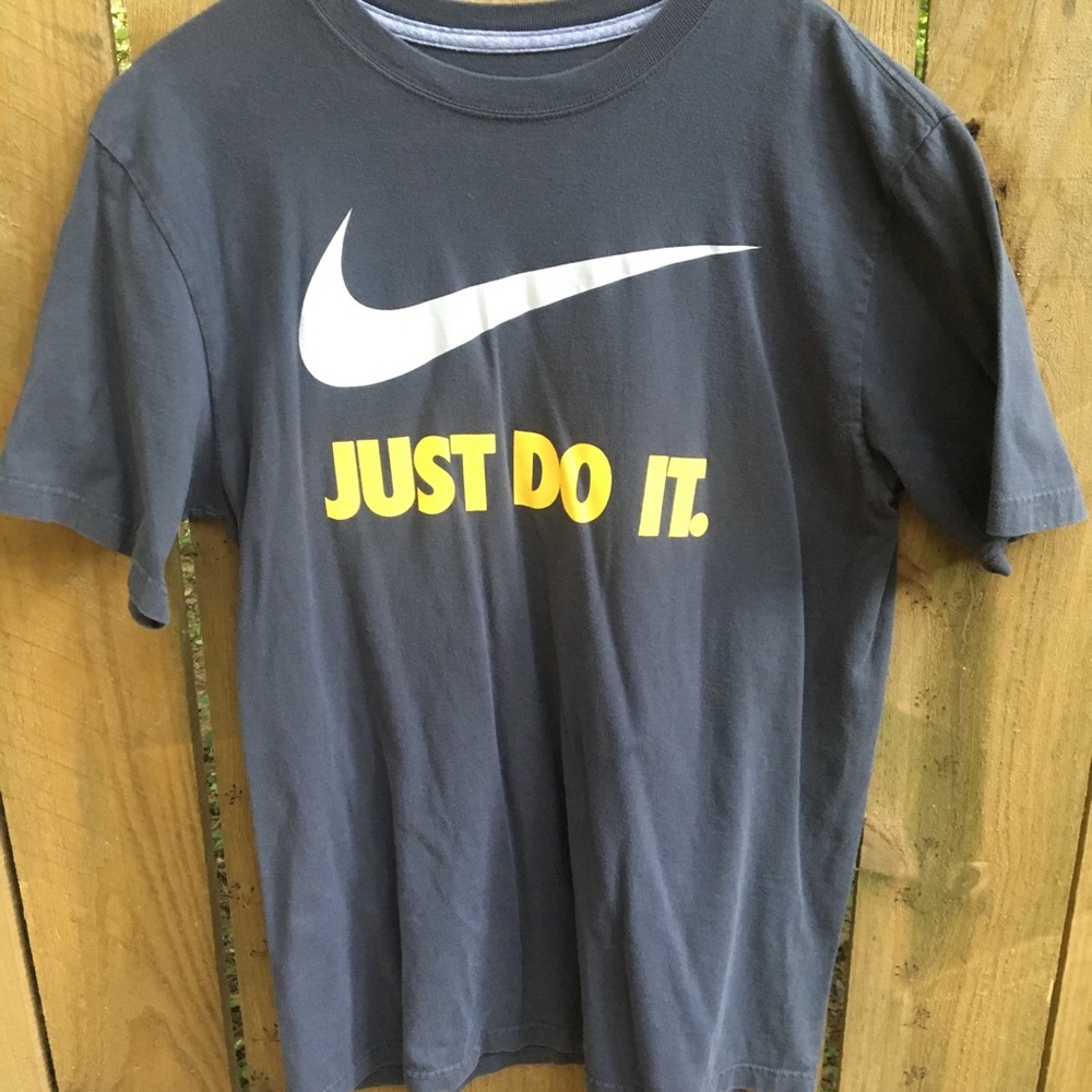 Nike t-shirt, L